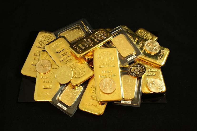 Gold Retreats on Trade Optimism and Auto Tariff Easing