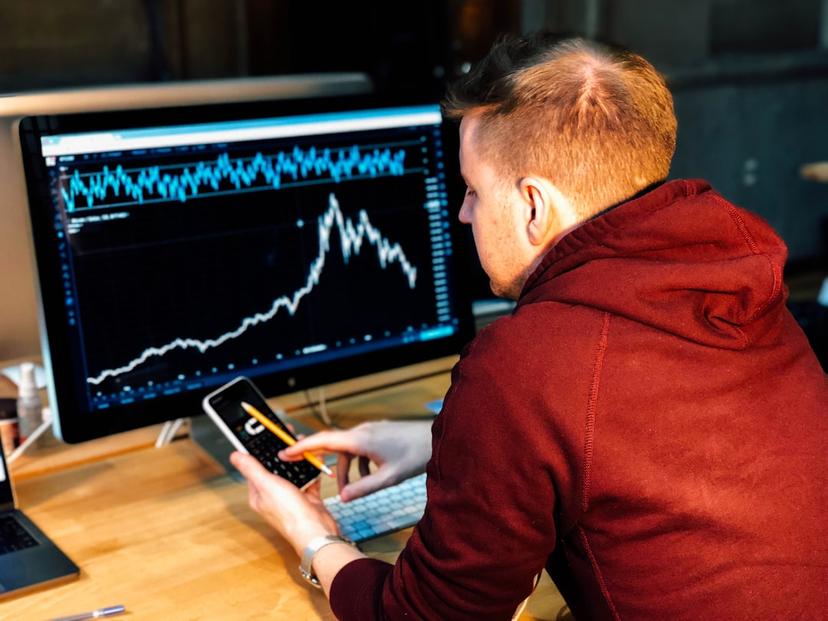 S&P 500 Extends Gains as Yields Fall and Tariff Flexibility Bolsters Sentiment