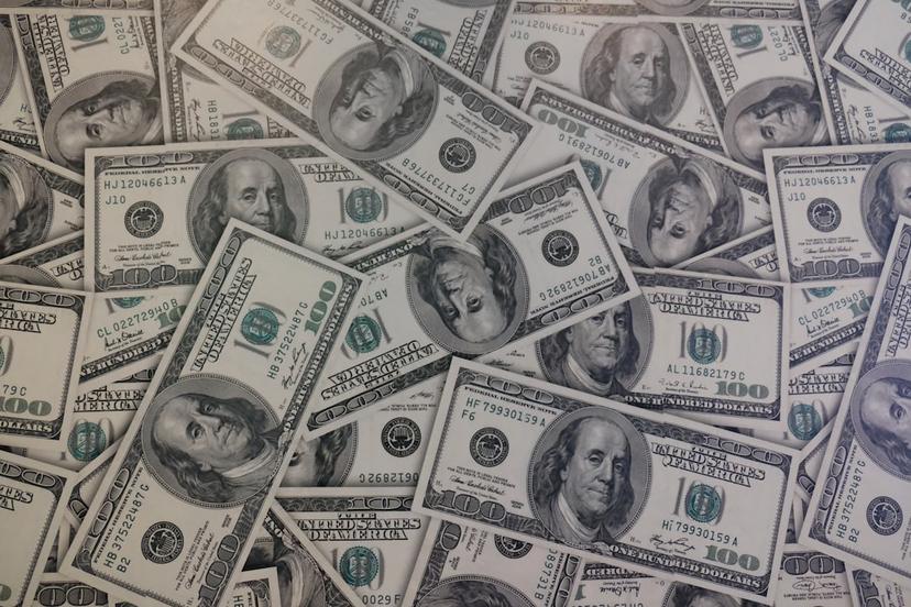 Dollar Near Multi-Year Lows as Markets Price in Fed Rate Cut Amid Trade Optimism