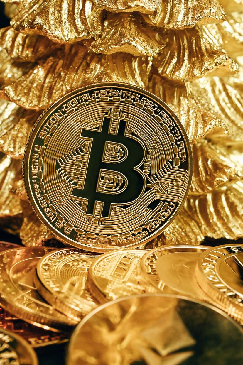 Bitcoin Climbs as U.S. Trade Hopes and Regulatory Clarity Boost Crypto Sentiment