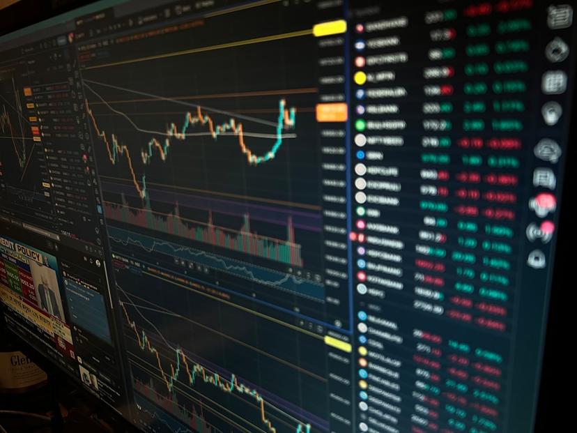 U.S. Futures Mixed Amid Tariff Tensions; Amazon Prime Day Set to Drive Online Spending Surge