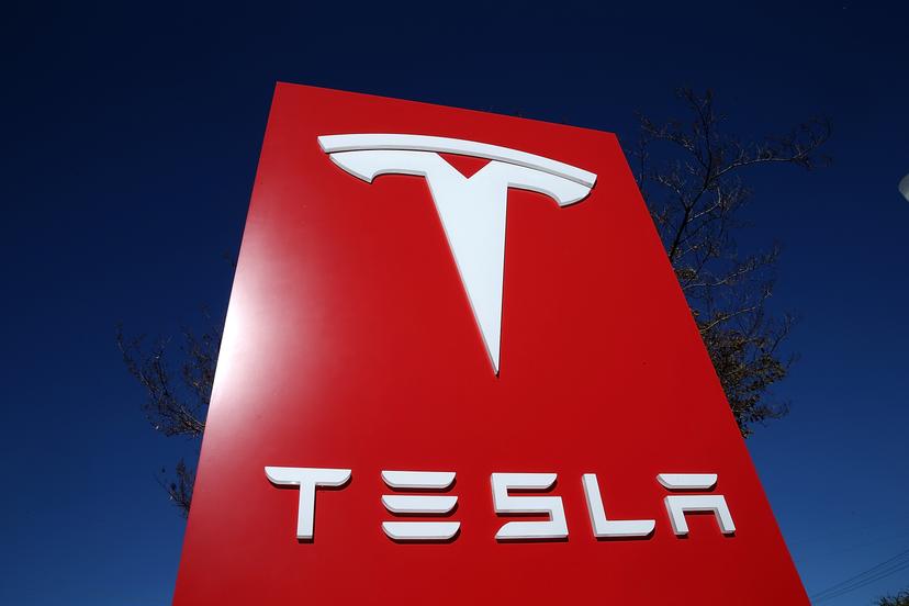 Tesla, Inc. (NASDAQ:TSLA) Faces Investigation Amid Robotaxi Concerns