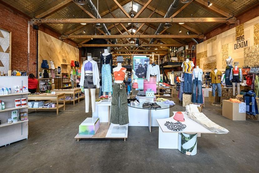 Urban Outfitters (NASDAQ:URBN) Maintains Neutral Rating and Price Target Increase by UBS