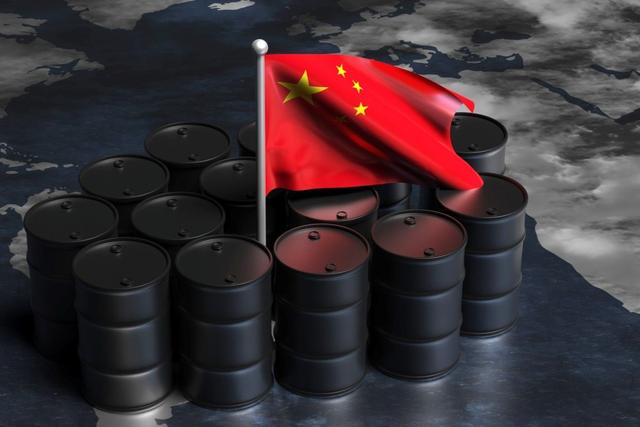 Economists Warn Oil Jump From Iran War Could Hit China, Global Markets